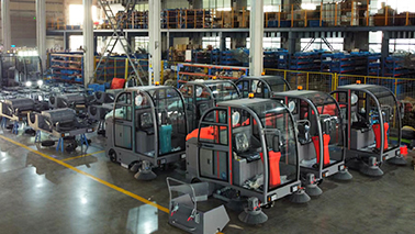 小型驾驶式扫地机是怎么举行事情的？？？？？？工业驾驶式扫地机有什么优点？？？？？？